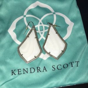 Kendra Scott Alex Drop Earrings in White Pearl